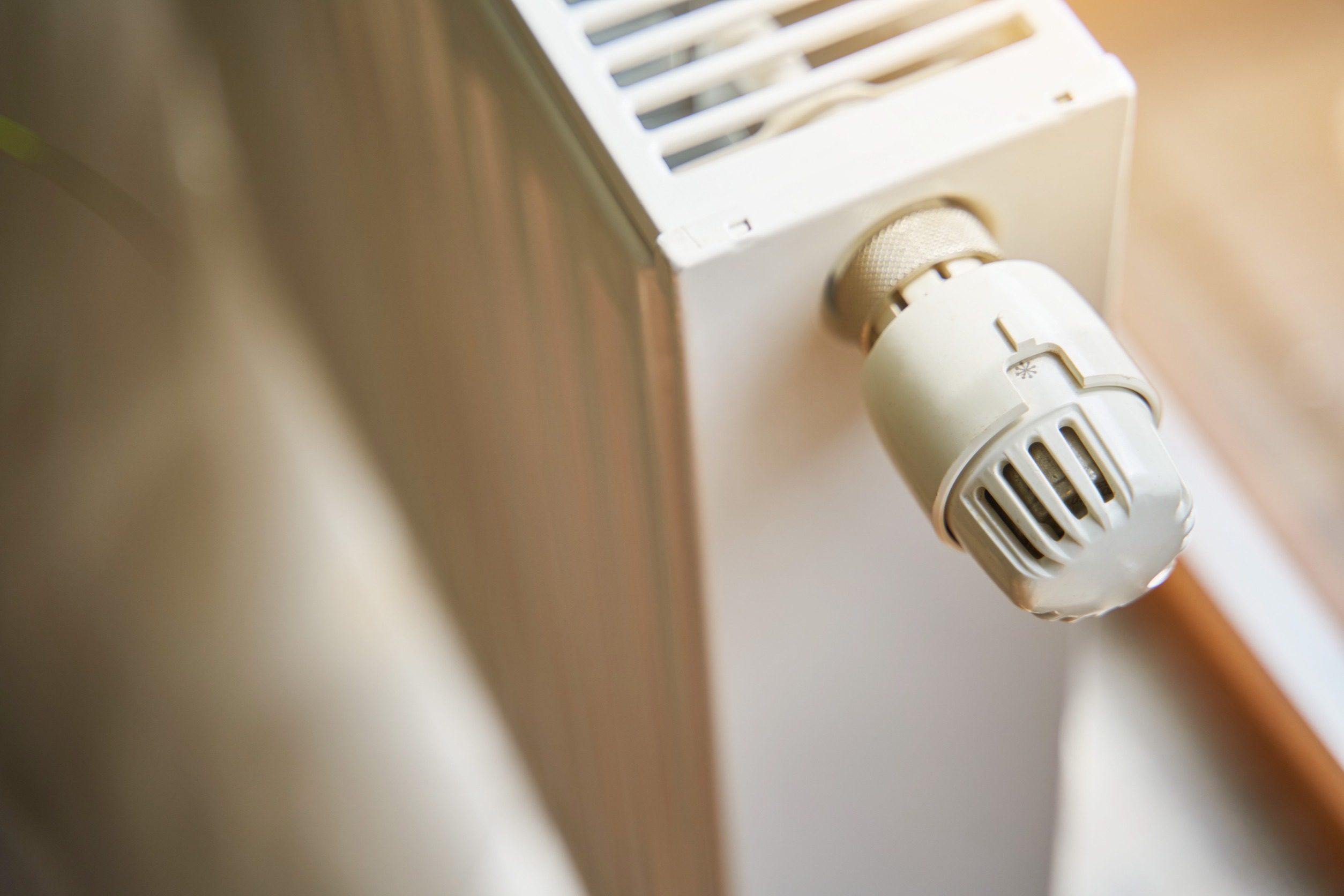 gros plan sur un radiateur fonctionnant au gaz