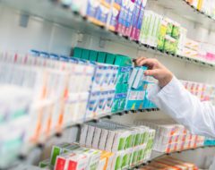 Pharmacie : bientôt des paquets neutres pour les médicaments ?