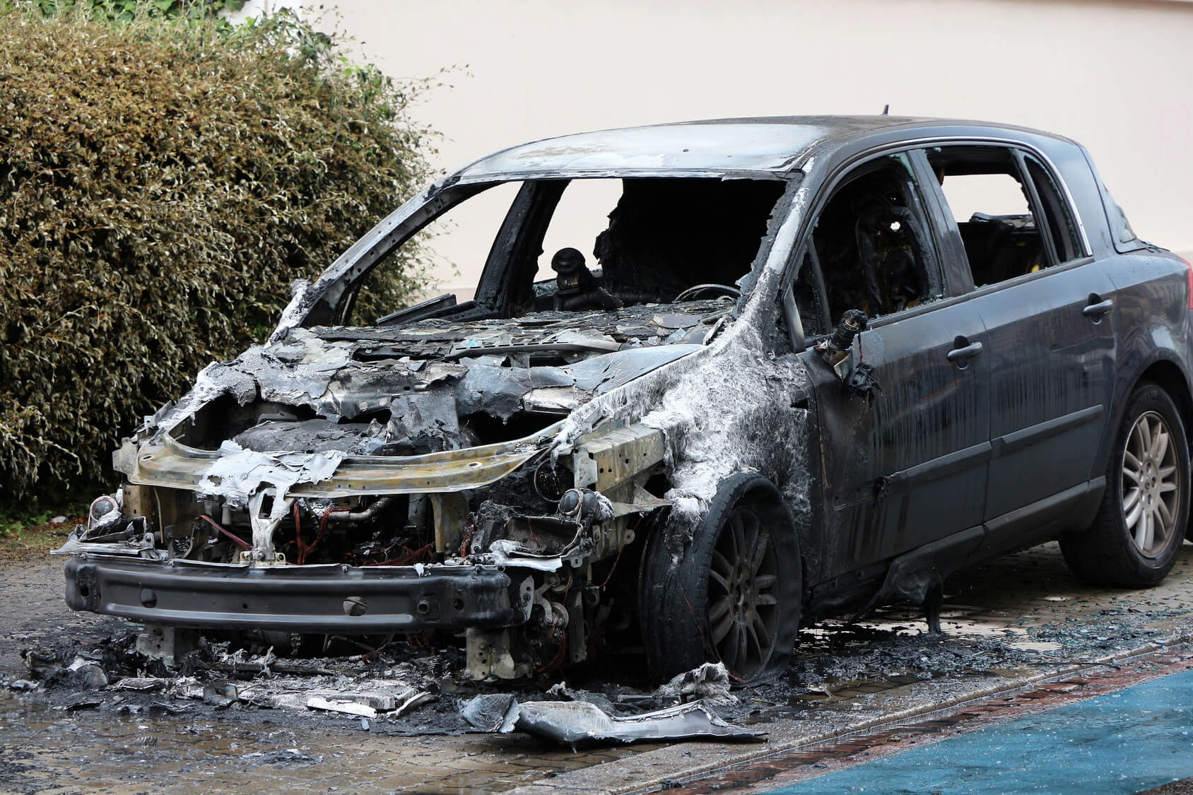 Feu de voitures à Aire-sur-la-Lys : trahis par leurs mains brûlées