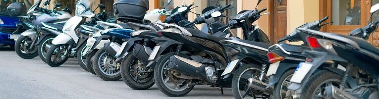 Stationnement des motos et des scooters