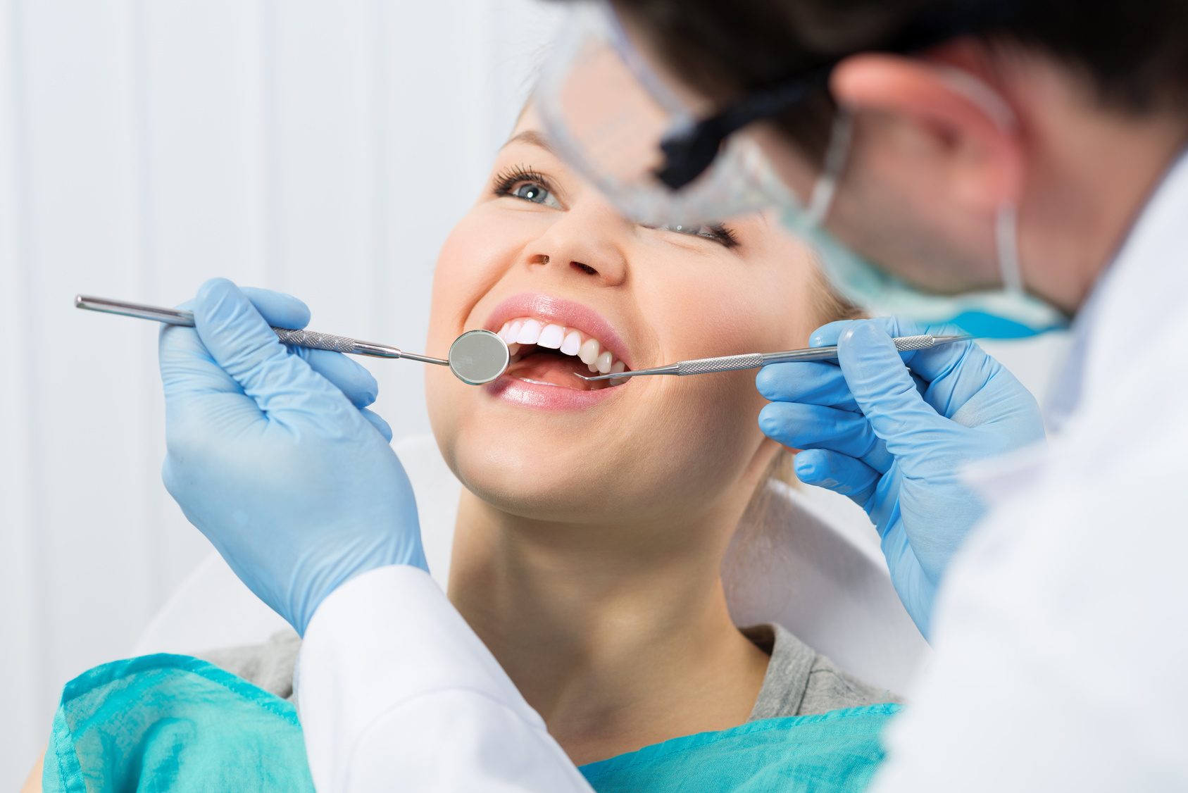 Pratiquer un curetage dentaire chez le dentiste