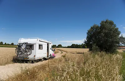 Conduire une caravane ou tracter une remorque : quelles précautions ?