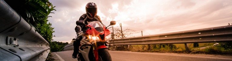 La circulation des motos et scooters sur l'autoroute