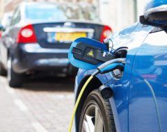 Electriques et hybrides rechargeables : les ventes explosent en novembre
