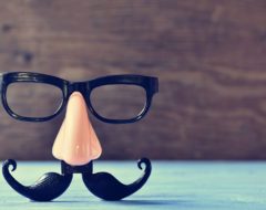 Assu 2000 propose aux hommes d’assurer leur moustache