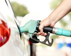 Marché auto : l’essence double le diesel au mois de mars, une première en France