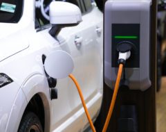 Auto : les motorisations alternatives séduisent de plus en plus les Français