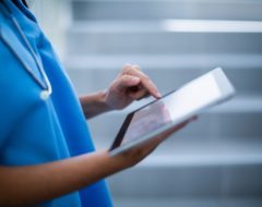 Apple : le géant informatique prépare la révolution des carnets de santé