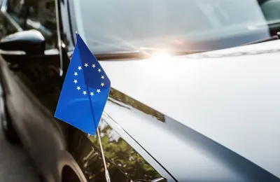 Conduire en Europe : assurance auto et règles de conduite