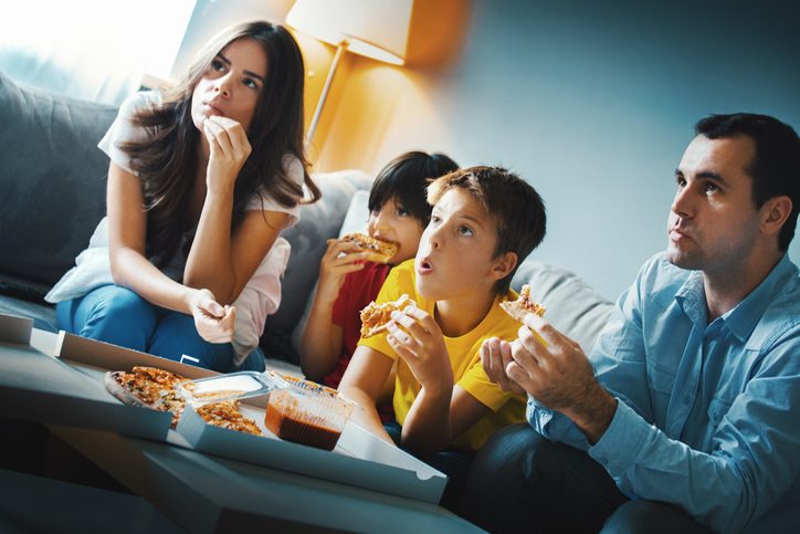 manger tele tv malbouffe famille