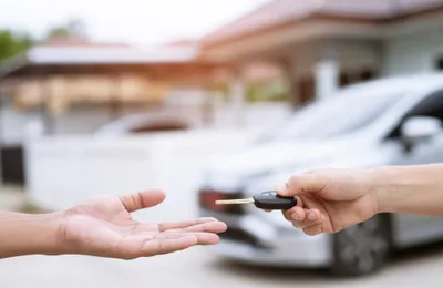 Assurance auto : les 7 réflexes quand vous louez une voiture