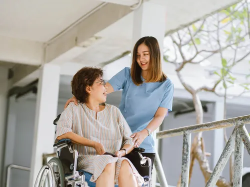 Vers un remboursement total des fauteuils roulants et des prothèses capillaires