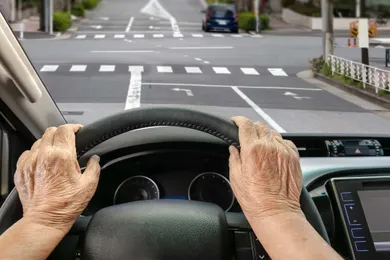 Maintien du permis à vie : l’assurance auto coûte-t-elle plus cher quand on vieillit ?