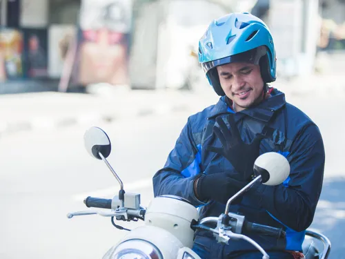Assurance moto : quelles garanties sont obligatoires et facultatives ?