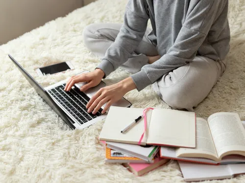 Électricité : comment bien choisir son offre en tant qu’étudiant ?