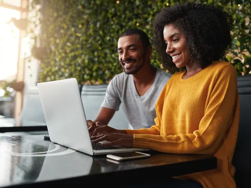 Mutuelle d’entreprise : comment rattacher votre conjoint ?