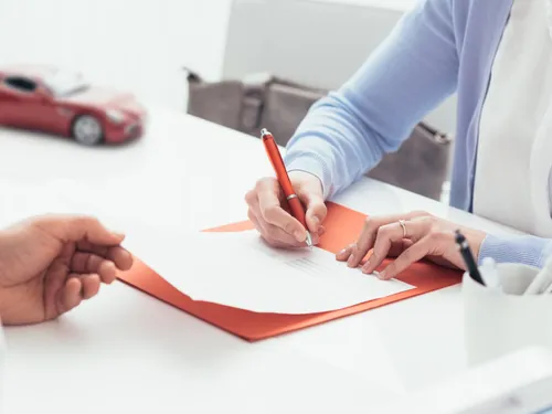 Prime d’assurance auto : quand et comment mon assureur me la rembourse-t-il ?