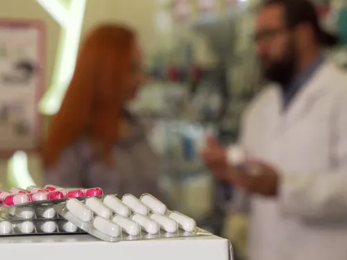 Évolution médicale : les pharmaciens prescrivent des antibiotiques !