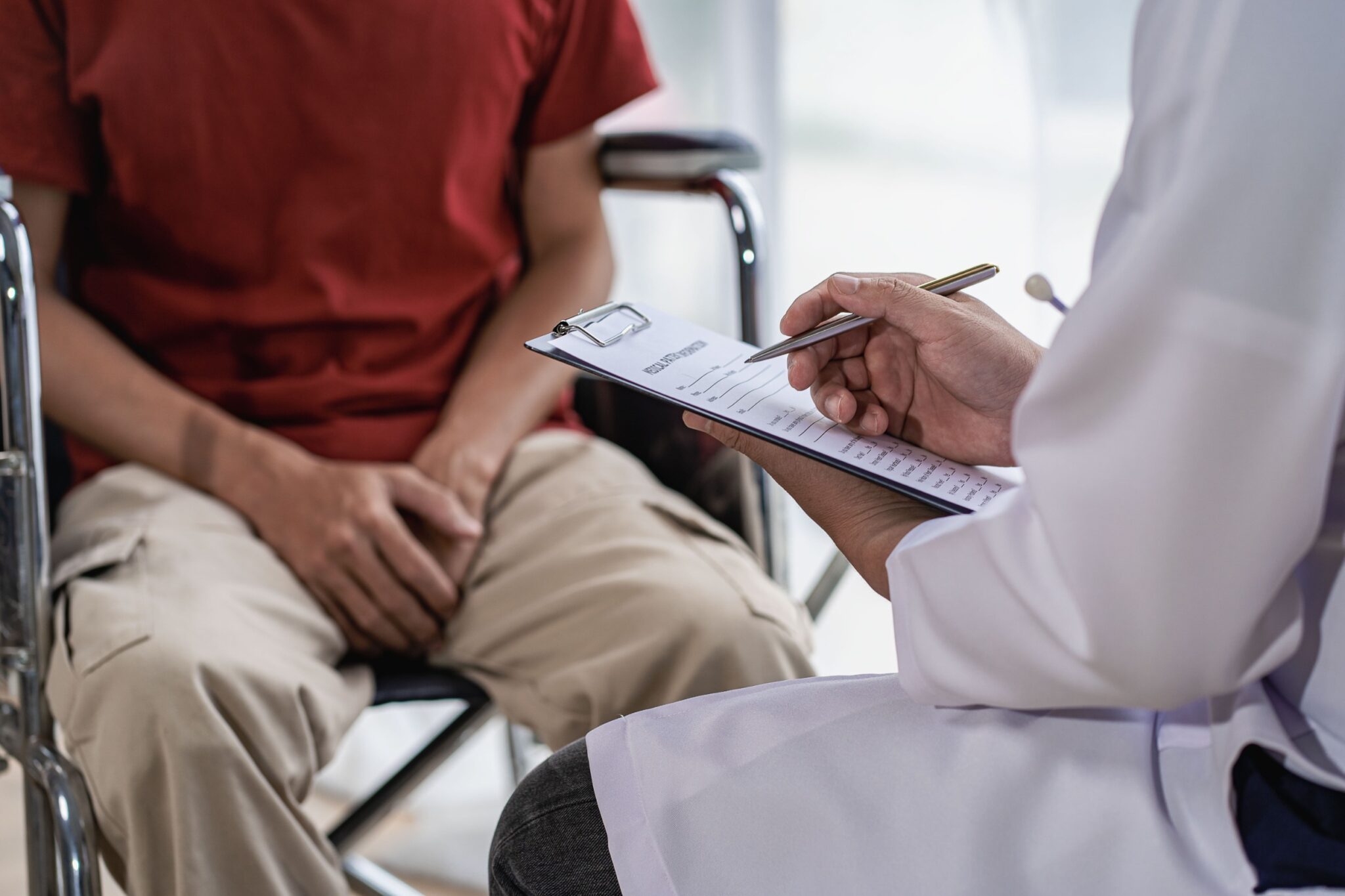 un médecin et son patient