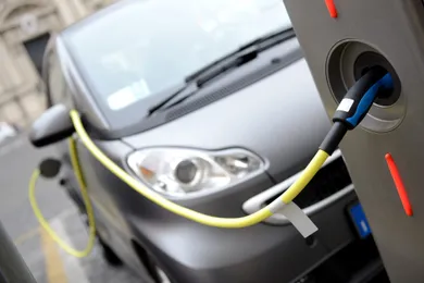 Voiture électrique : votre prime d’assurance auto va grimper en 2024 !