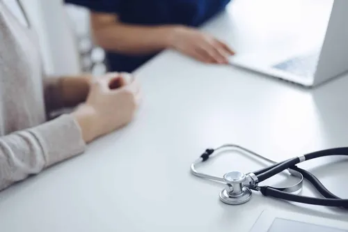 Pourquoi les contrats responsables limitent le remboursement des dépassements d’honoraires ?