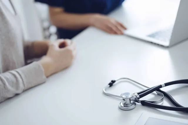 Pourquoi les contrats responsables limitent le remboursement des dépassements d’honoraires ?