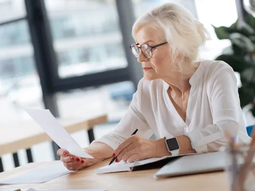 Santé : consulter un médecin coûtera cher aux seniors en 2024