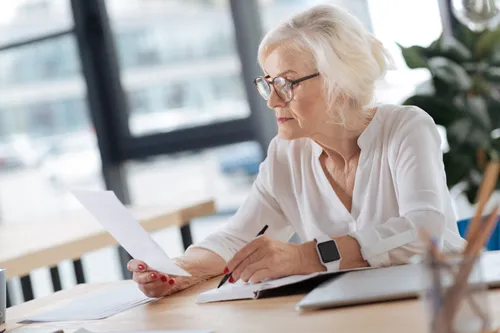 Santé : consulter un médecin coûtera cher aux seniors en 2024