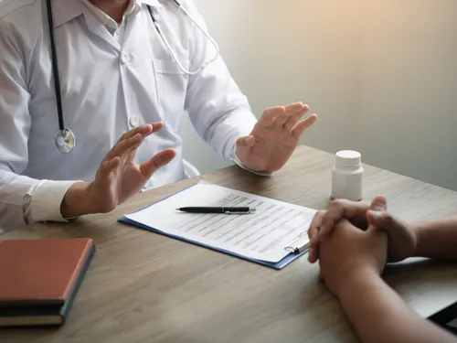Un médecin traitant a-t-il le droit de refuser un patient ?