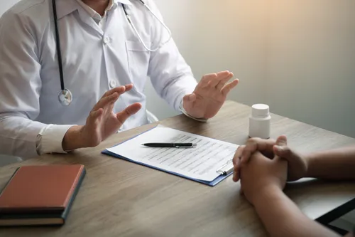 Un médecin traitant a-t-il le droit de refuser un patient ?
