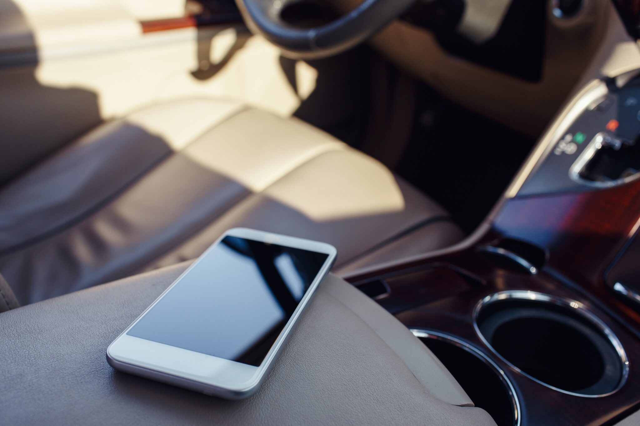 téléphone dans une voiture