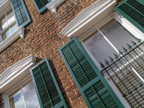 Assurance habitation : devez-vous installer des volets pour être bien pris en charge ?