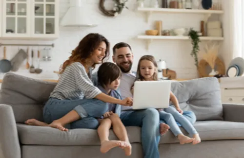 Assurance auto : 4 conseils pour partir en vacances avec une voiture électrique