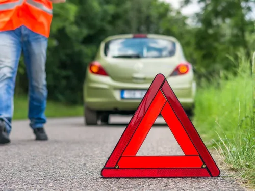 Assurance auto et sécurité routière : quels sont les équipements obligatoires en voiture ?