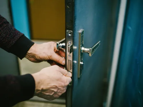 Intervention d&rsquo;un serrurier : peut-on être remboursé par son assurance habitation ?