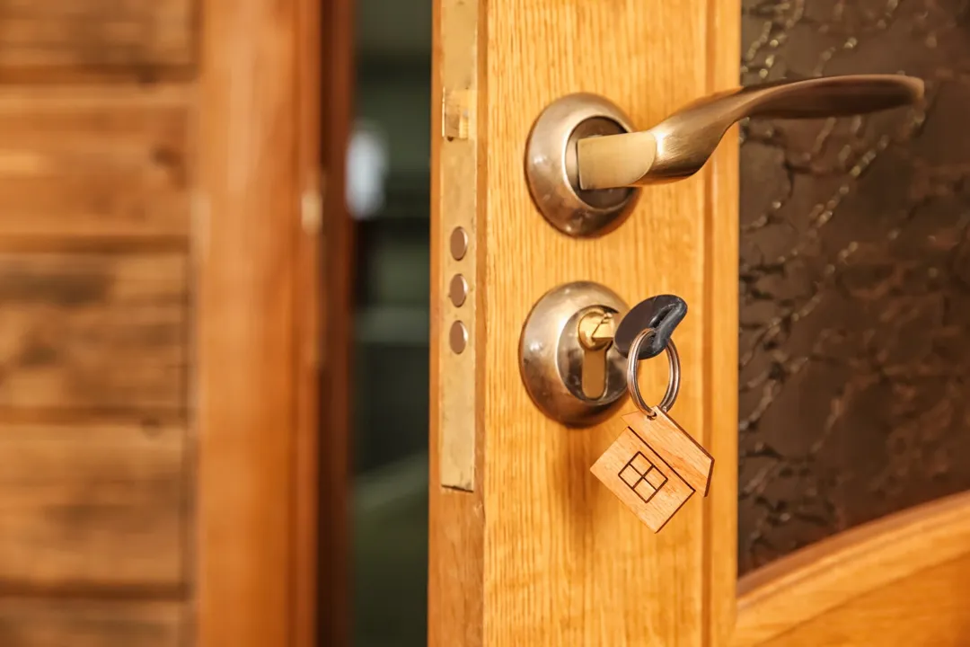 Jusqu&rsquo;à 1 500 € pour une porte claquée : attention aux arnaques du dépannage à domicile
