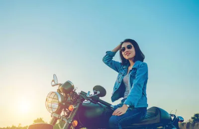 Assurance moto : l’écart de prix entre les femmes et les hommes diminue