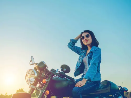 Assurance moto : l’écart de prix entre les femmes et les hommes diminue