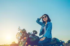 Assurance moto : l’écart de prix entre les femmes et les hommes diminue