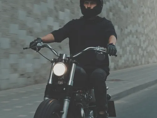 Assurance moto : un jeune conducteur peut-il conduire une grosse cylindrée ?