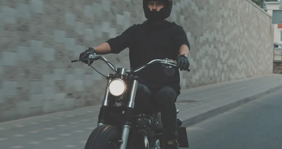 Assurance moto : un jeune conducteur peut-il conduire une grosse cylindrée ?