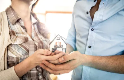 Assurance habitation pour un couple non marié : quelle option choisir ?