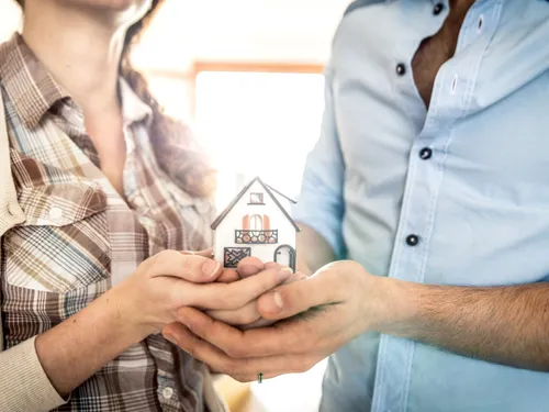 Assurance habitation pour un couple non marié : quelle option choisir ?