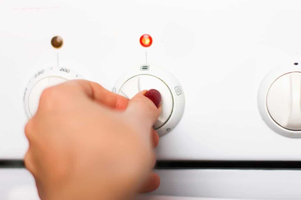 Électricité : 5 astuces faciles à mettre en place pour payer moins cher
