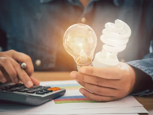 Une baisse de 10 % du tarif réglementé de l’électricité en 2025 : à quoi s’attendre ?
