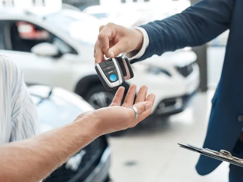Assurance auto : faut-il être assuré avant d’acheter la voiture ?