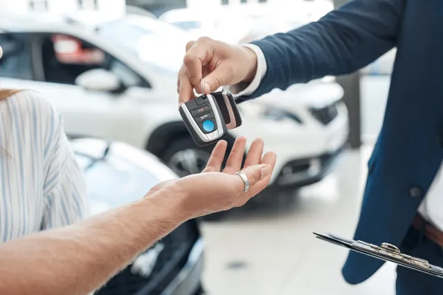 Assurance auto : faut-il être assuré avant d’acheter la voiture ?