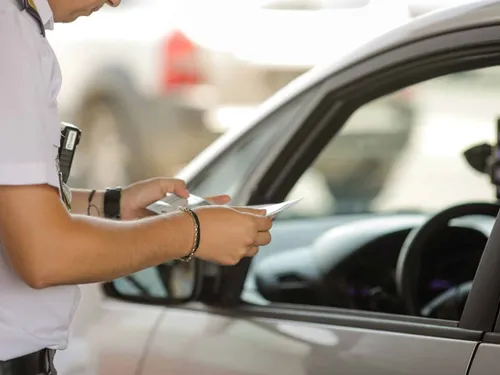 Assurance auto : la vignette disparaît… mais pas le mémo !