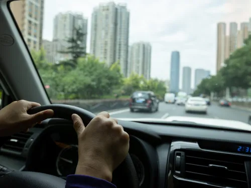 Assurance auto gros rouleur : comment payer moins cher ?