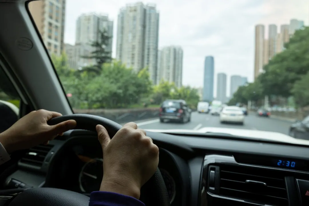 Assurance auto gros rouleur : comment payer moins cher ?